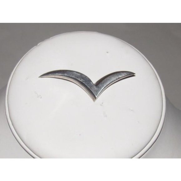 Tiffany & Co Vintage Sterling Modernist 'V' Brooch - Picture 8 of 12